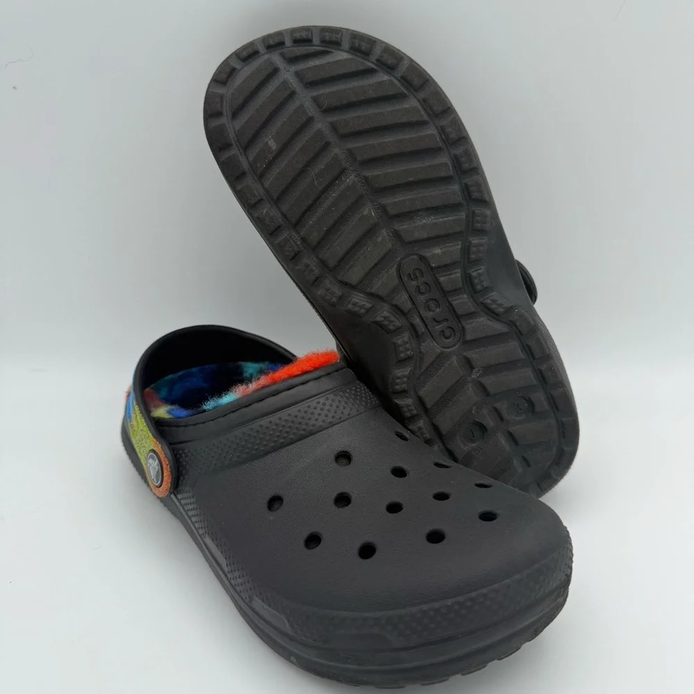Kid’s Junior Youth Crocs Classic Black Rainbow Fleece Lined Slip-On Clogs Size 3
